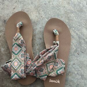 Sanuk Women’s Brown Sandals with Green & Pink Geometric Print